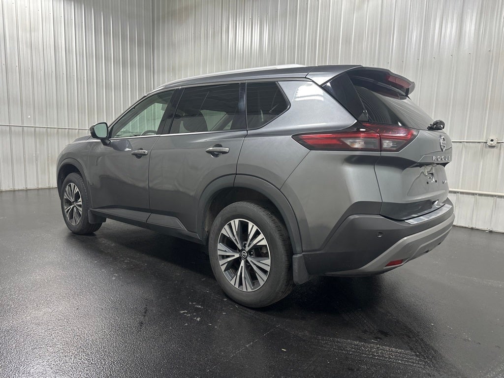 2021 Nissan Rogue SV PREMIUM PACKAGE WITH MOONROOF & LEATHER SEATS